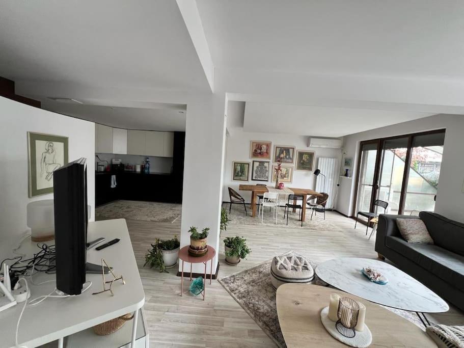 Kazanlak Large Guest House Apartment Near The Center With Full Kitchen & Dining Room, King Beds, Garden Patio, Free Parking & Self Check-In Exteriör bild