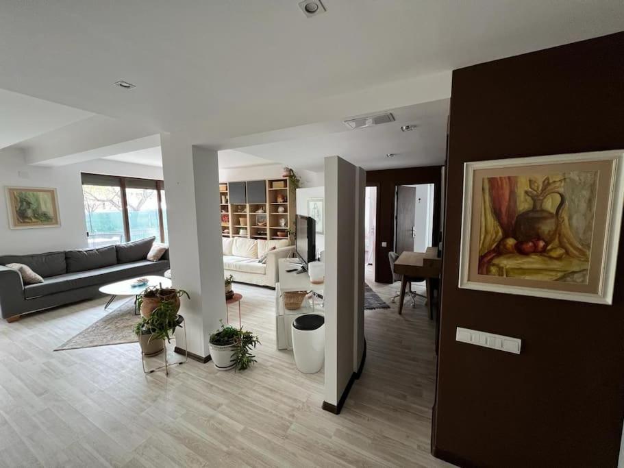 Kazanlak Large Guest House Apartment Near The Center With Full Kitchen & Dining Room, King Beds, Garden Patio, Free Parking & Self Check-In Exteriör bild